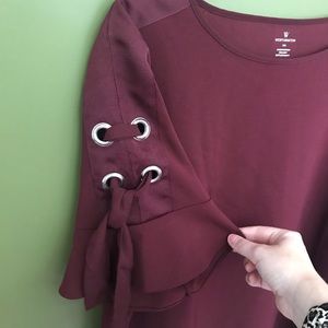 Worthington blouse with tie sleeve